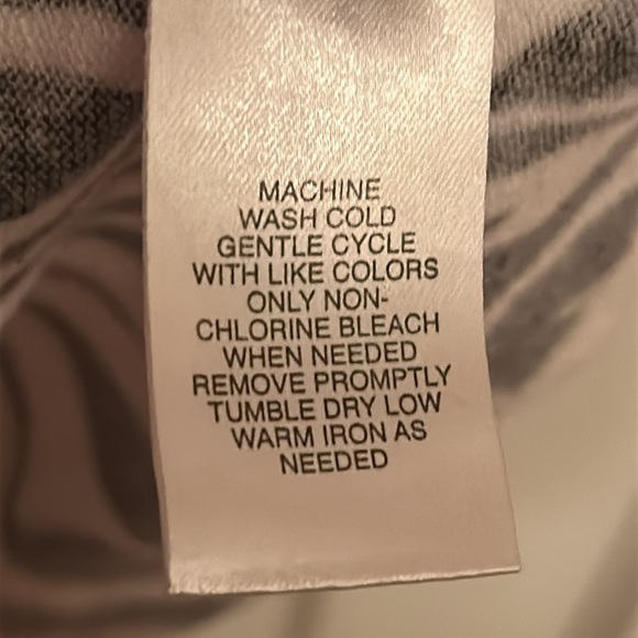 Zebra Print Designers Originals cardigan, size petite small - Picture 4 of 6